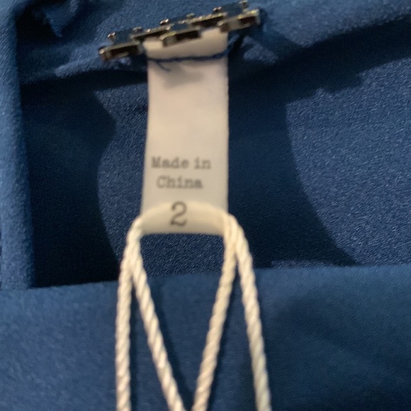 Halston Heritage Peacock Blue Gown. V-neckline with spaghetti straps. Size 2. - Picture 8 of 10